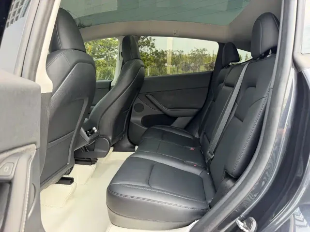 Tesla Model Y — Фото автомобиля 12