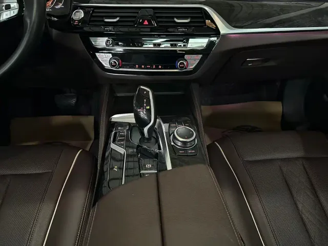 BMW 5 Series — Фото автомобиля 12