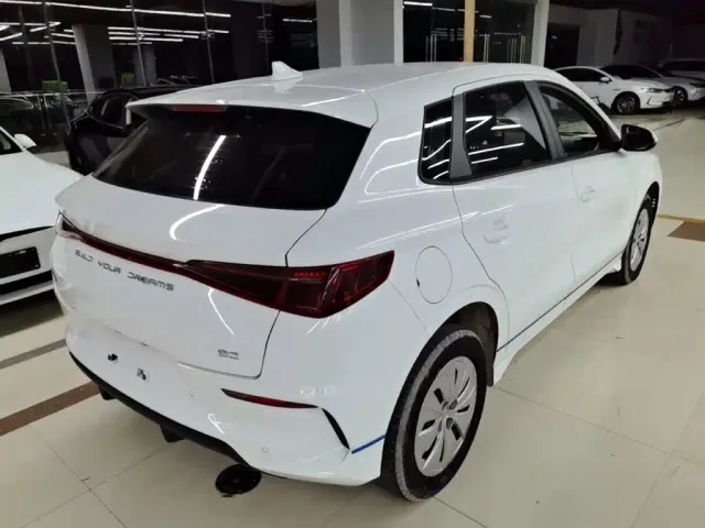 BYD e2 — Фото автомобиля 6