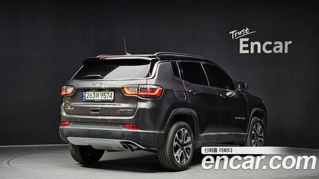 Jeep Compass — Фото автомобиля 2