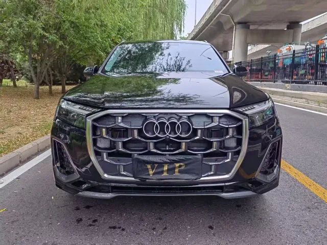 Audi Q7 — Фото автомобиля 10