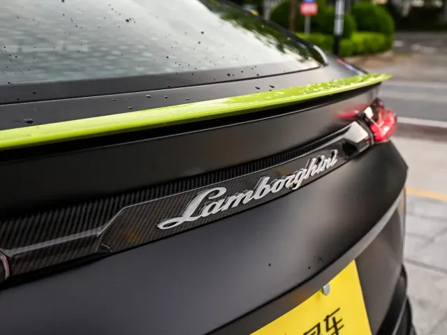Lamborghini Urus — Фото автомобиля 24