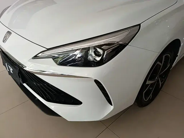 Roewe i5 — Фото автомобиля 23