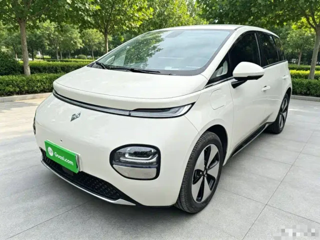 Фотография автомобиля — Baojun Cloud