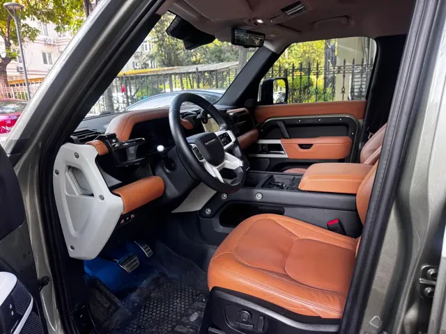 Land Rover Defender — Фото автомобиля 4