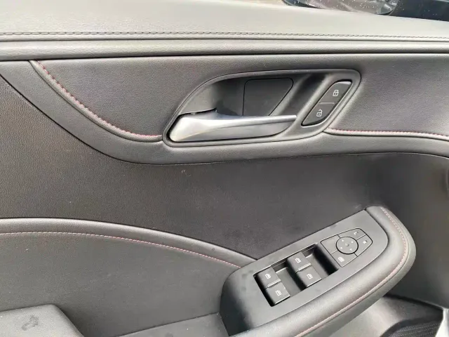 Roewe i5 — Фото автомобиля 8