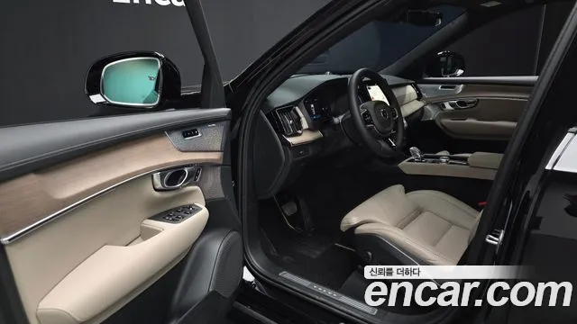 Volvo XC90 — Фото автомобиля 15
