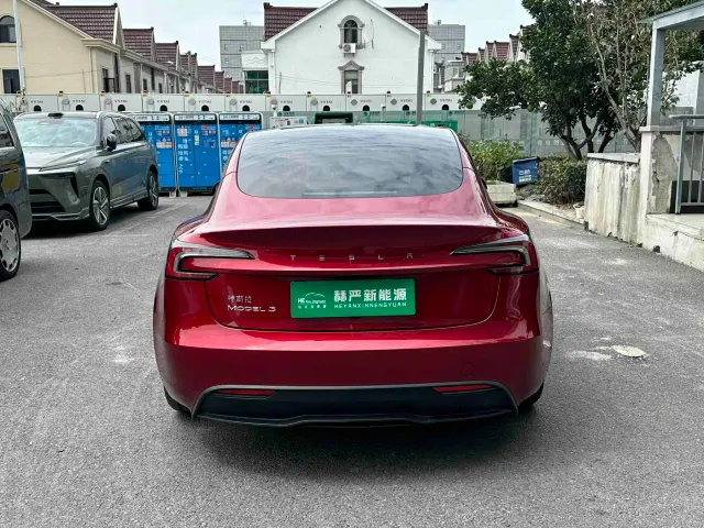 Tesla Model 3 — Фото автомобиля 7