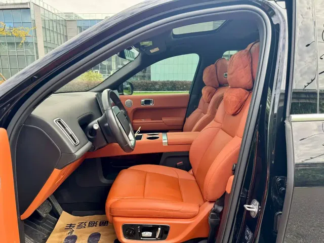 Li Auto L8 — Фото автомобиля 4