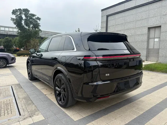Li Auto L7 — Фото автомобиля 15