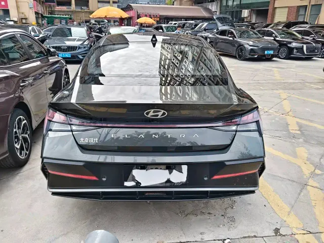 Hyundai Elantra — Фото автомобиля 14
