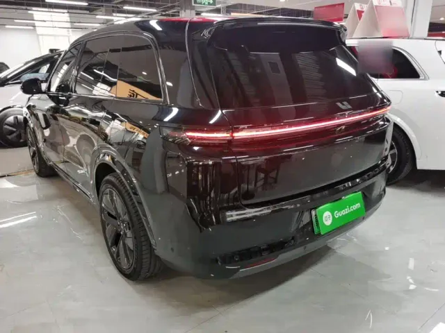 Li Auto L8 — Фото автомобиля 4