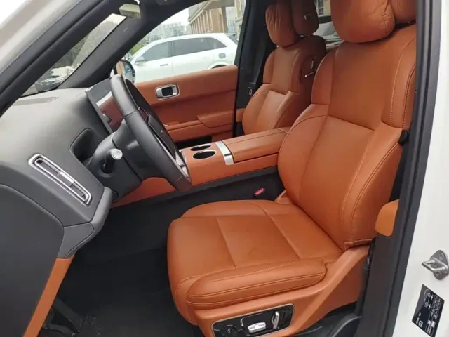 Li Auto L7 — Фото автомобиля 14