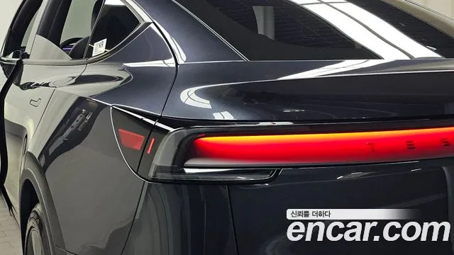 Tesla Model Y — Фото автомобиля 22