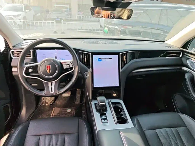 Hongqi HS7 PHEV — Фото автомобиля 9