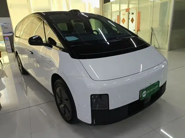 Li Auto MEGA — Фото автомобиля 3
