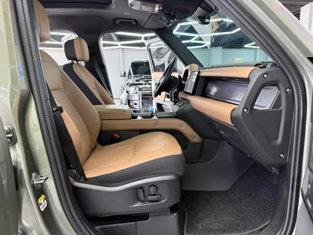 Land Rover Defender — Фото автомобиля 10