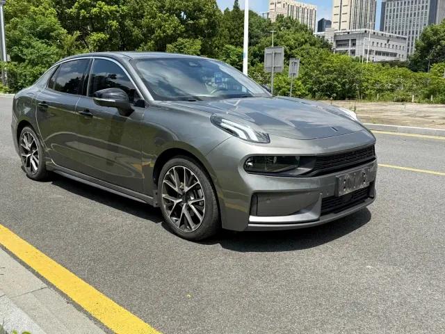 Lynk & Co 03 — Фото автомобиля 3
