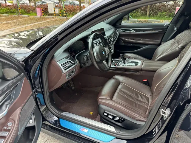 BMW 7 Series — Фото автомобиля 5