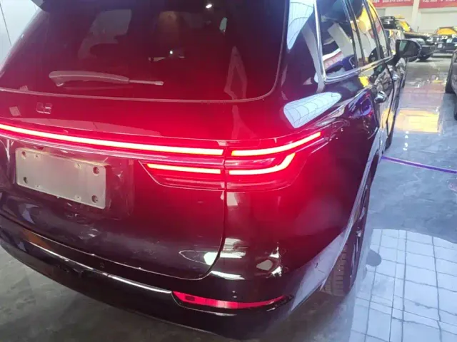 Li Auto ONE — Фото автомобиля 7