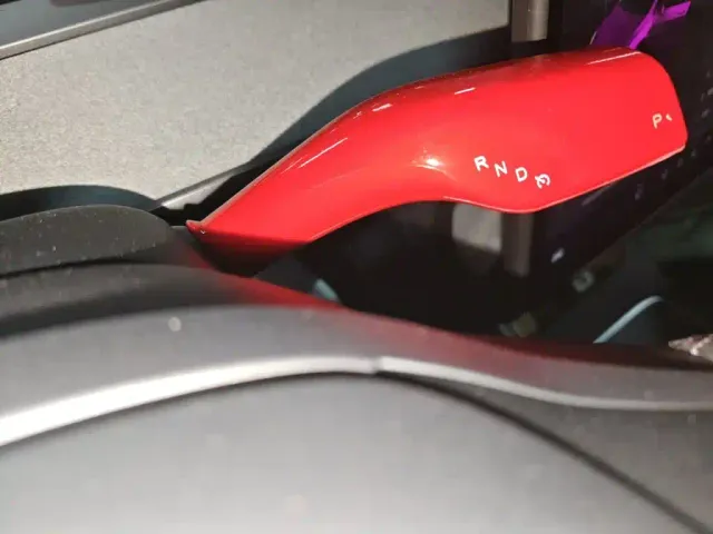 Tesla Model Y — Фото автомобиля 10