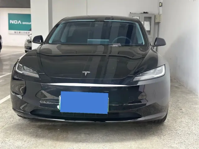 Tesla Model 3 — Фото автомобиля 2