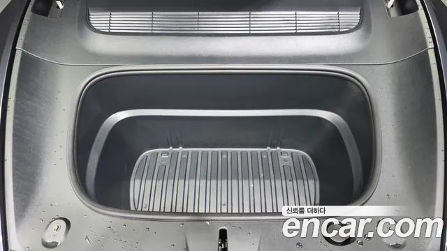 Tesla Model Y — Фото автомобиля 6