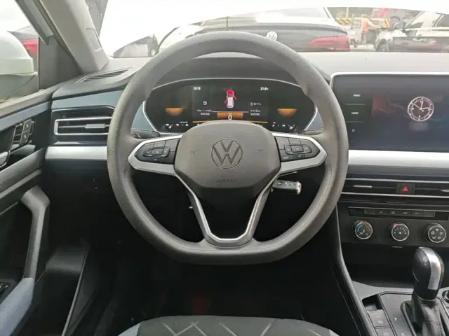 Volkswagen Lavida — Фото автомобиля 10