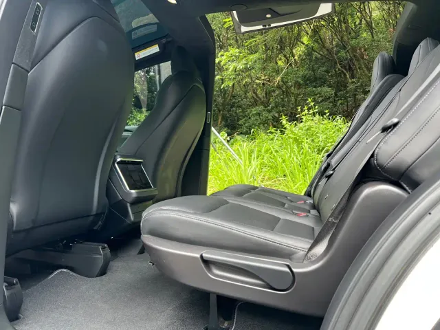 Tesla Model X — Фото автомобиля 12