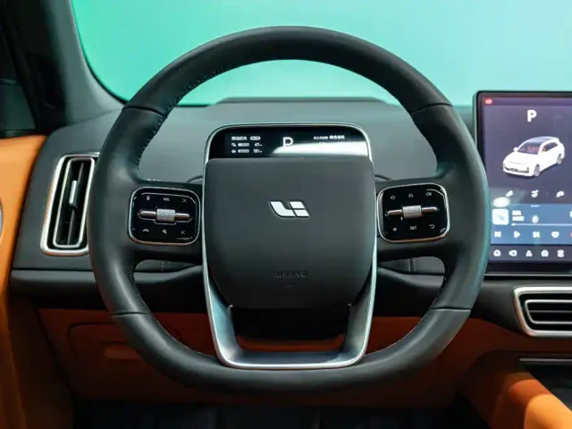 Li Auto L7 — Фото автомобиля 14