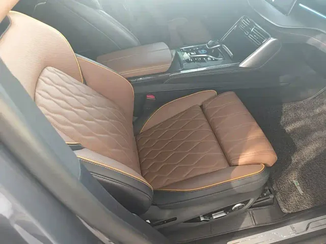 BYD Tang — Фото автомобиля 24