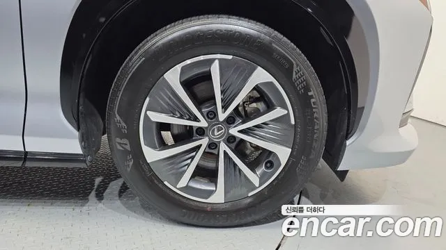 Lexus RZ — Фото автомобиля 5