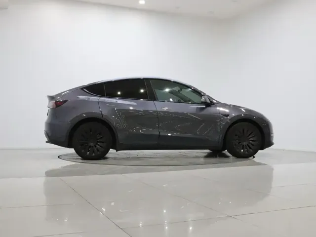 Tesla Model Y — Фото автомобиля 6