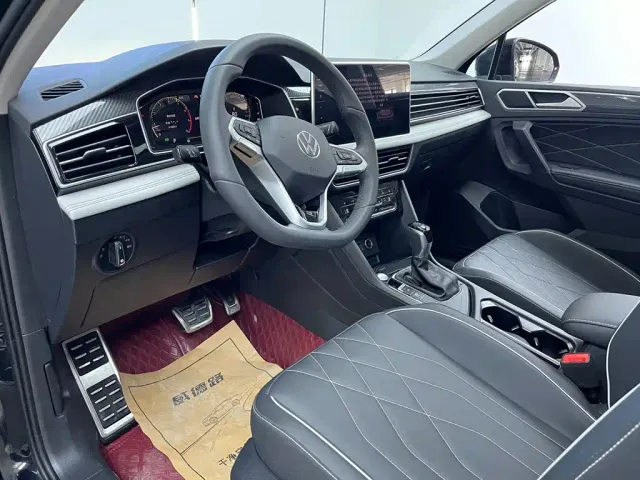 Volkswagen Tiguan L — Фото автомобиля 12