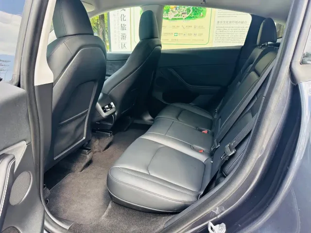 Tesla Model Y — Фото автомобиля 13