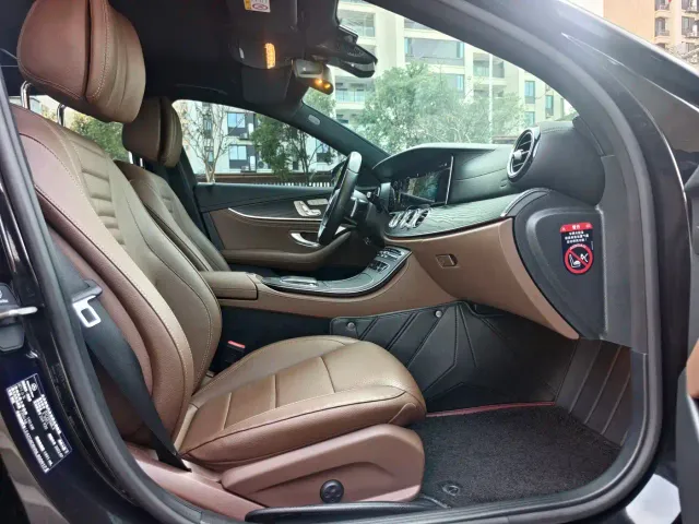 Mercedes-Benz E-Class — Фото автомобиля 12