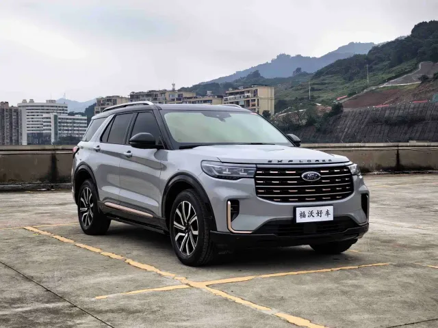 Ford Explorer — Фото автомобиля 2