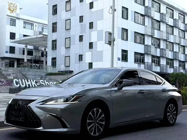 Фотография автомобиля — Lexus ES