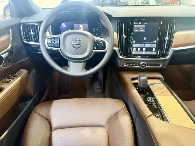 Volvo S90 — Фото автомобиля 11