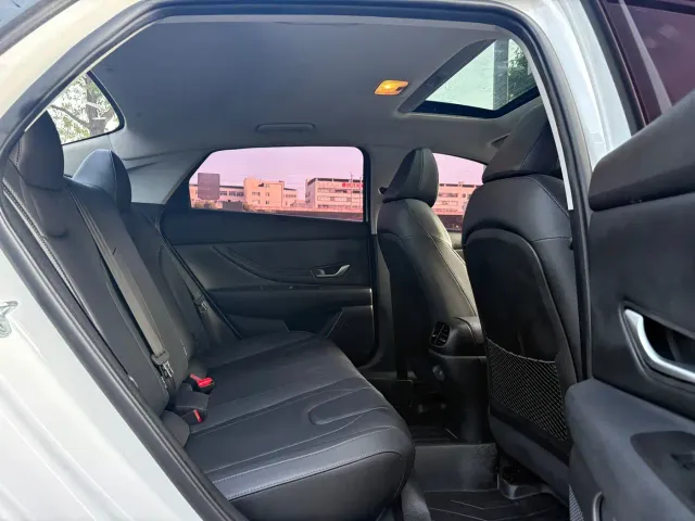 Hyundai Elantra — Фото автомобиля 8