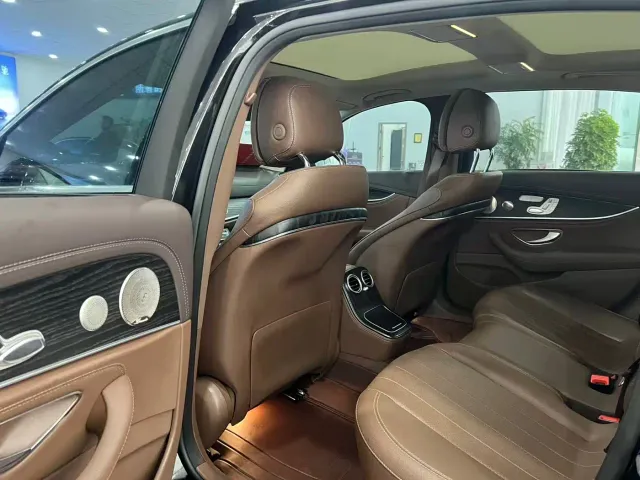 Mercedes-Benz E-Class — Фото автомобиля 6