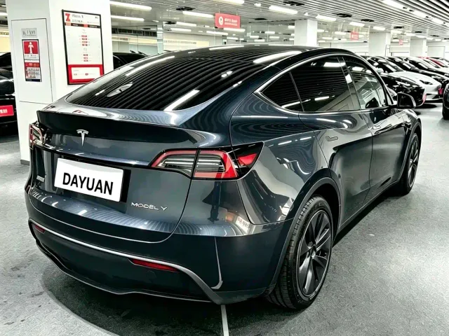 Tesla Model Y — Фото автомобиля 7