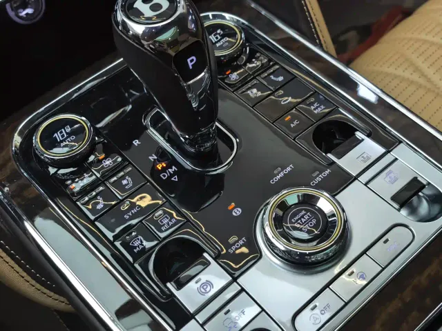 Bentley Flying Spur — Фото автомобиля 25