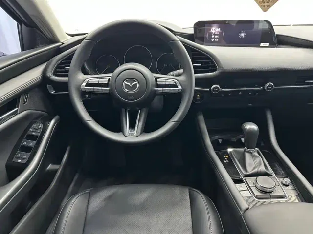 Mazda Axela — Фото автомобиля 11