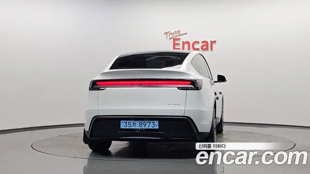 Tesla Model Y — Фото автомобиля 4