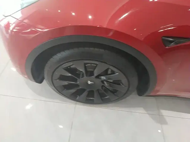 Tesla Model Y — Фото автомобиля 24