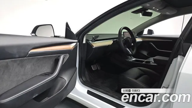 Tesla Model 3 — Фото автомобиля 15