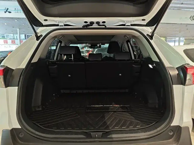 Toyota RAV4 — Фото автомобиля 18