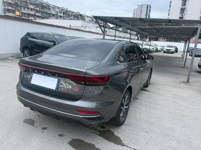 Geely Emgrand — Фото автомобиля 13