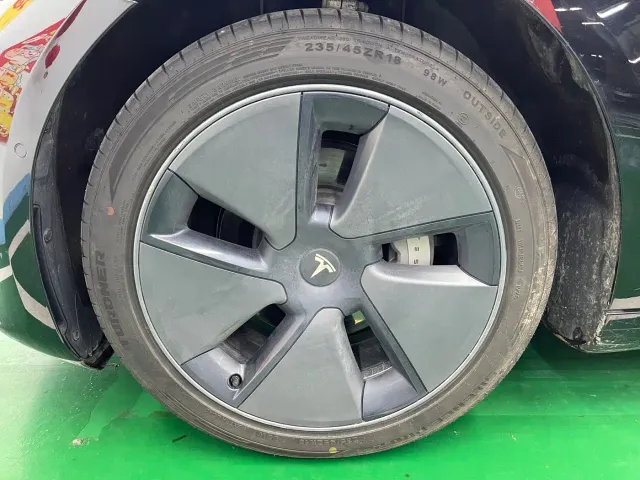 Tesla Model 3 — Фото автомобиля 28